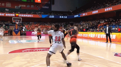 星空体育官网-身体状态不佳！广东争议小外援8中1硬仗隐身 杜锋罕见提前弃用|麦考尔|奎因|广东男篮|山东男篮|朱芳雨_新浪体育_新浪新闻