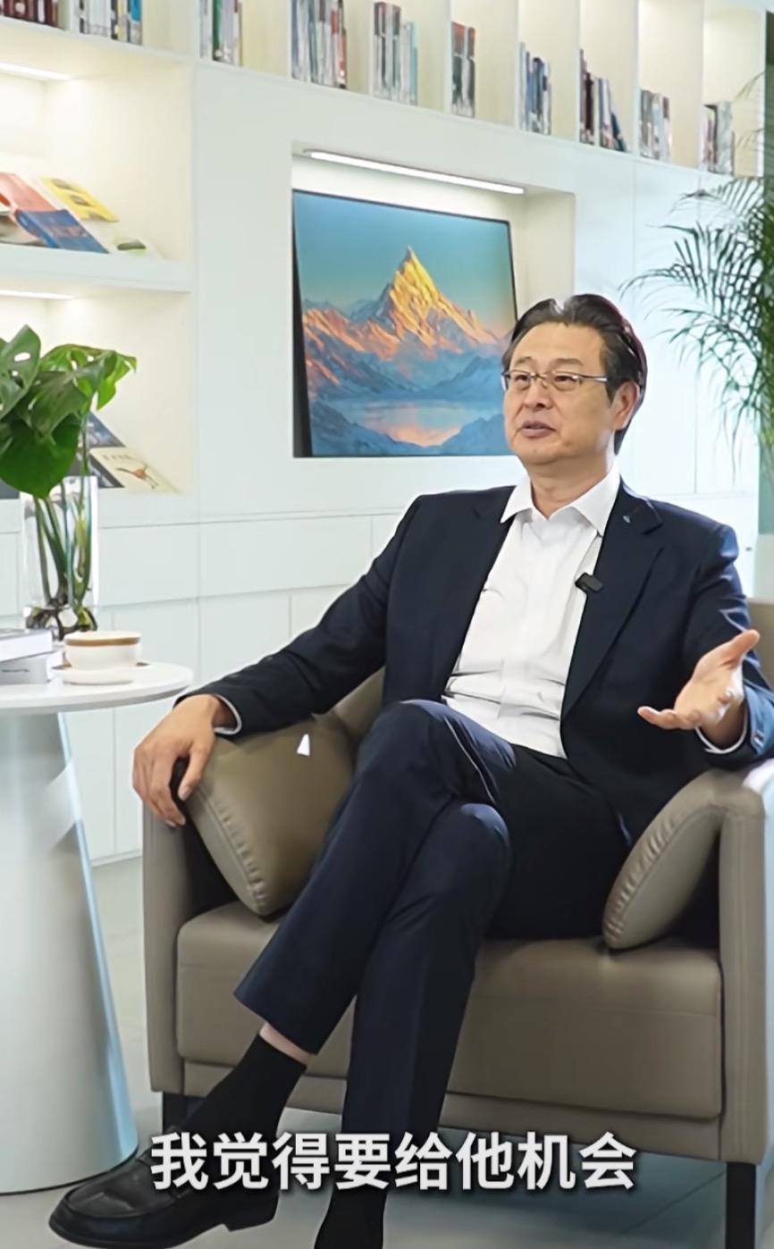 星空体育在线官网-广东3消息！杜锋获男篮名宿力挺，麦考尔暂时离队，拉科迎首秀